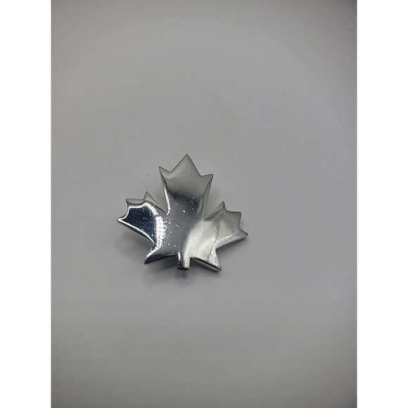 Vintage Trifari Brooch Silver Tone Maple Leaf Jewelry Costume Canada - Picture 3 of 10